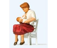 модель Preiser 28176 Nursing Mother -- Mother, Baby & Chair  