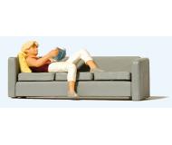 модель Preiser 28179 Woman Reading on Sofa -- Figure & Sofa  